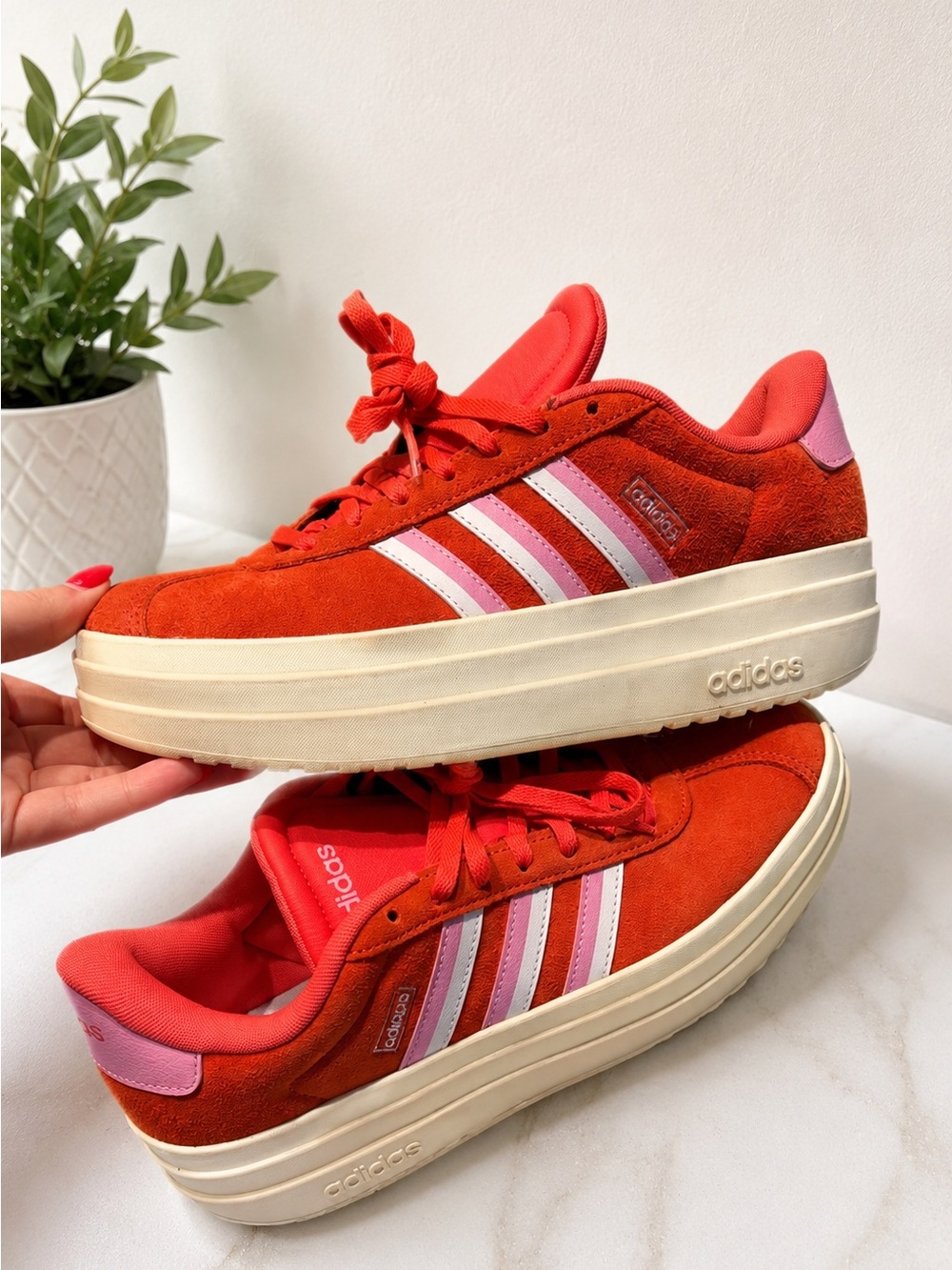 adidas Women’s Platform Suede Sneakers in Red with Pink Accents, sz 9, euc ❤️🩷